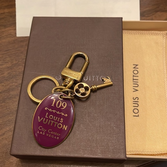 Louis Vuitton Limited Edition Cle de Maison Las Vegas City Center Bag Charm - Picture 4 of 13